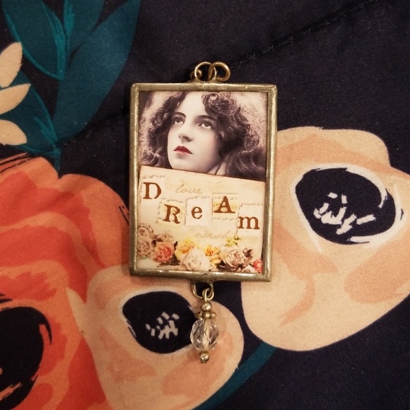 Pendant - Picture 2 of 2